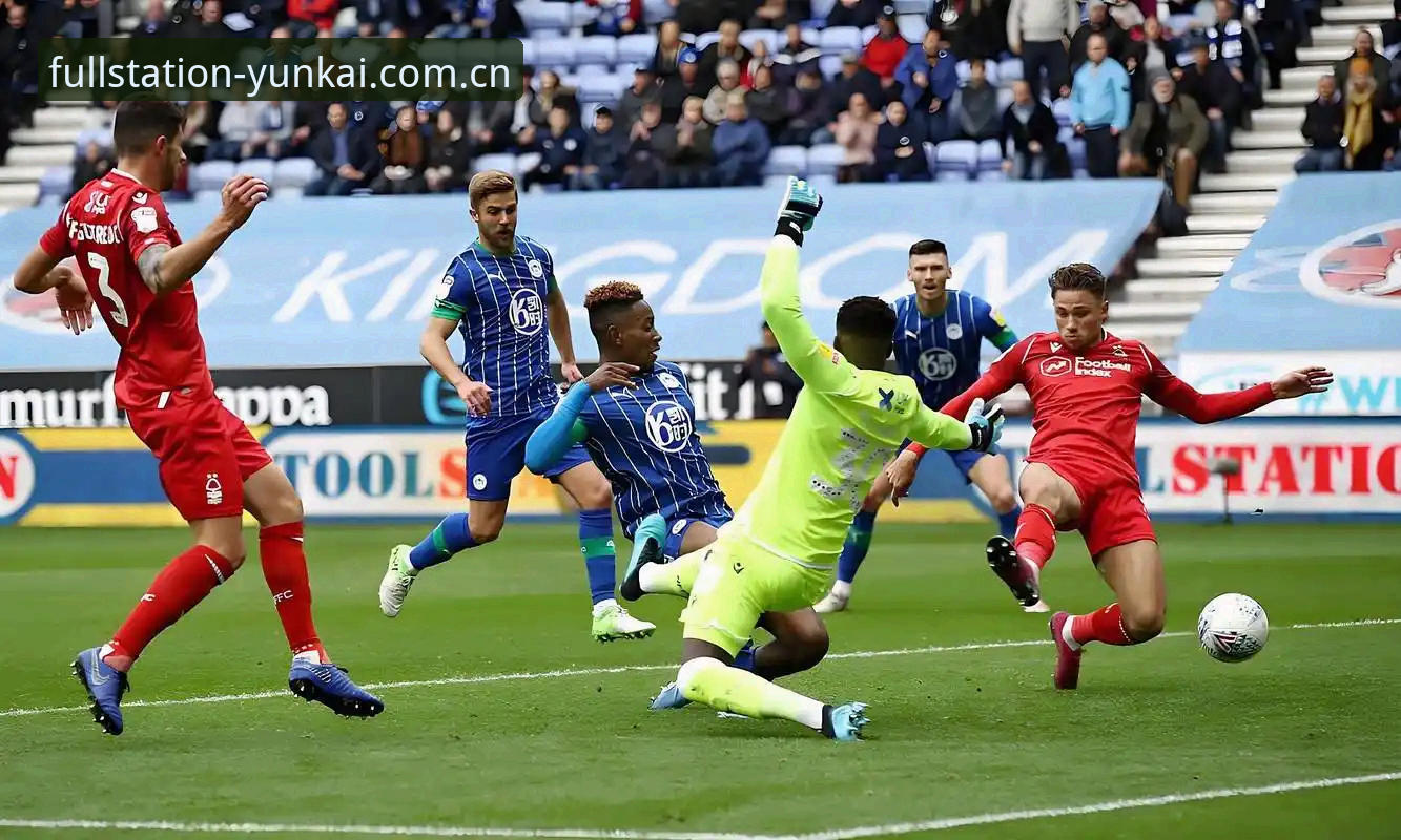 维拉3-0登顶欧联杯，这场决赛的战术细节值得反复看